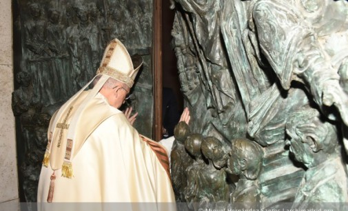 Monseñor Osoro abre en Madrid la Puerta Santa en el Año de la Misericordia