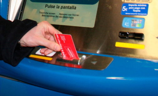 La Comunidad de Madrid rebaja por segundo año el abono transporte para los mayores de 65 años