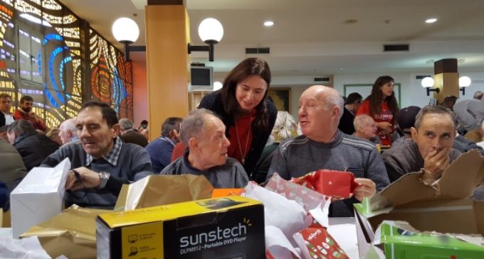 Regalos navideños para 274 adultos tutelados por la Comunidad de Madrid