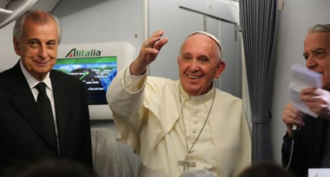 El Papa en el vuelo de regreso a Roma: “He querido alentar a la Iglesia joven de América Latina”