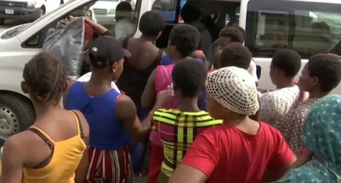 Rescatan a 23 víctimas de trata en «una fábrica de hacer bebés» en Nigeria