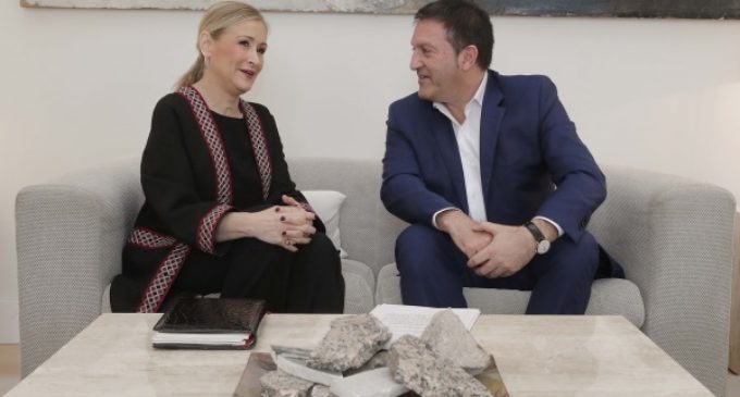 Cifuentes se reúne con el alcalde de Humanes