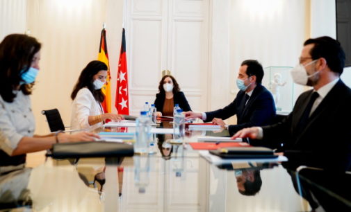 Díaz Ayuso analiza con los portavoces de VOX y PSOE el Plan de Reactivación de la Comunidad de Madrid tras el COVID-19