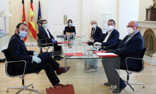 Reunión de la presidenta Isabel Díaz Ayuso con los agentes sociales madrileños