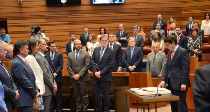 Rollán asiste a la toma de posesión de Fernández Mañueco como presidente de la Junta de Castilla y León