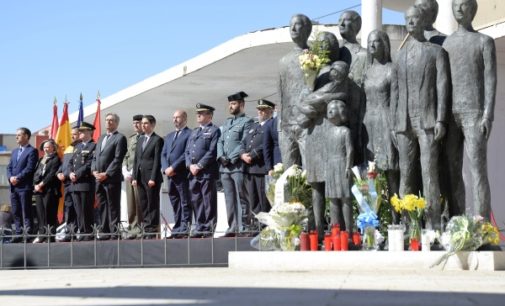 Rollán participa en el acto de homenaje a las víctimas del 11-M en Alcalá de Henares
