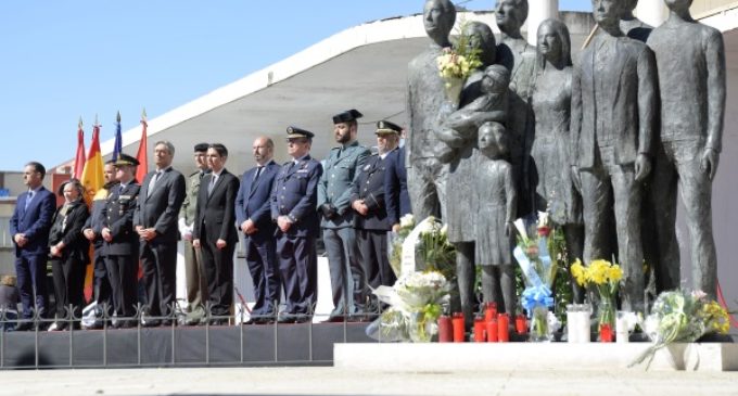 Rollán participa en el acto de homenaje a las víctimas del 11-M en Alcalá de Henares