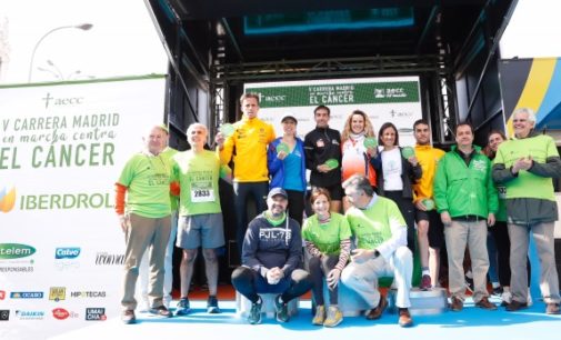 Ruiz Escudero entrega los premios a los ganadores de la carrera contra el cáncer