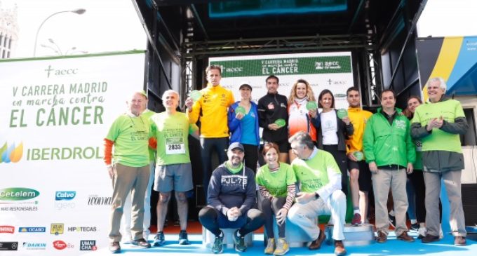 Ruiz Escudero entrega los premios a los ganadores de la carrera contra el cáncer