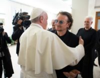 Bono Vox, cantante de ‘U2’, visita al Papa Francisco