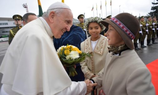 Lituania: El Papa es recibido en Vilna por la Presidenta Dalia Grybauskaitė
