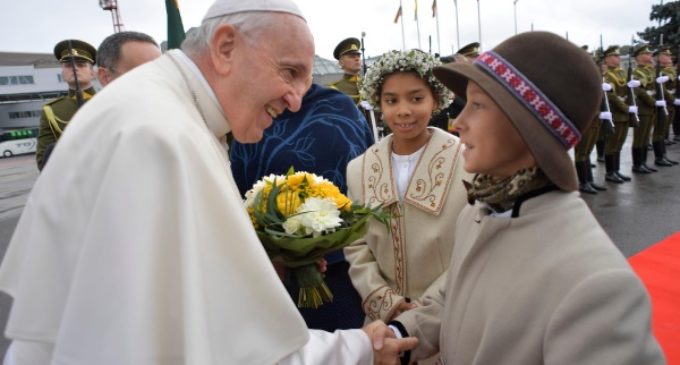 Lituania: El Papa es recibido en Vilna por la Presidenta Dalia Grybauskaitė