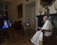 En el saludo de la noche, el Papa invita a los jóvenes a ‘hacer ruido y crear puentes’