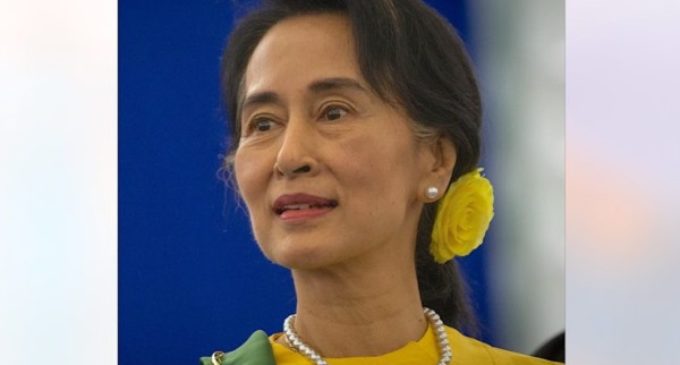El Santo Padre recibe a Aung San Suu Kyi. Birmania reanuda relaciones plenas con la Santa Sede