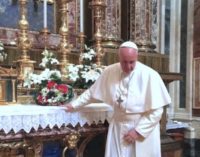 El Santo Padre reza en Santa María la Mayor encomendando su viaje a Egipto