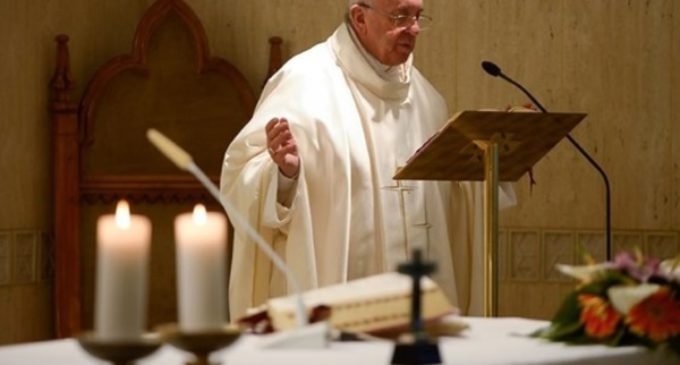 El papa en Sta. Marta: el diablo quiere destruir la unidad de la Iglesia