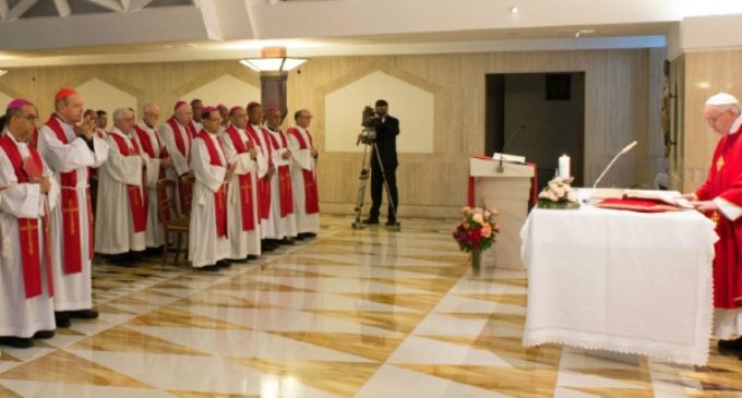El Papa en Santa Marta advierte sobre los clérigos que se sienten superiores