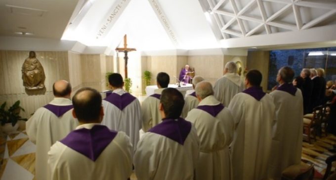 El Papa en Santa Marta: El verdadero ayuno es ayudar a los otros. ¿Le pagas a tu empleada según la ley?