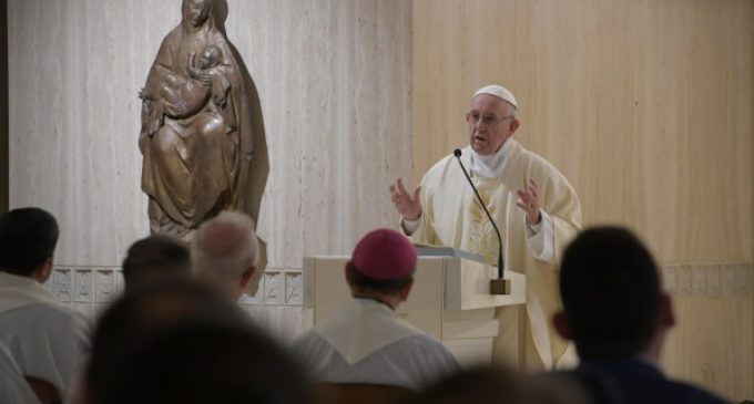 Santa Marta: “El enemigo de la generosidad es el consumismo”