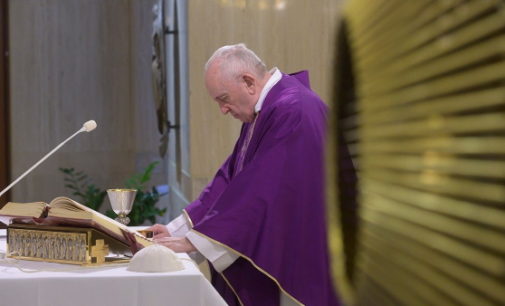 Santa Marta: Francisco ofrece la Misa por los enfermos de coronavirus