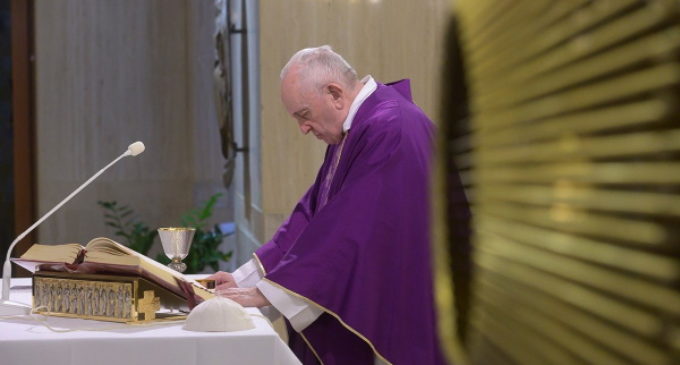 Santa Marta: Francisco ofrece la Misa por los enfermos de coronavirus