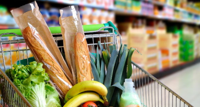 Madrid sigue en contacto permanente con las cadenas de alimentación para garantizar los suministros
