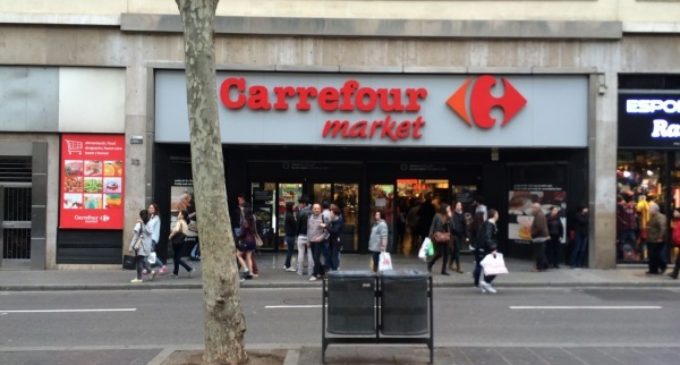 Carrefour, cuestionada por 32.000 ciudadanos por marginar el español en un centro comercial de Barcelona