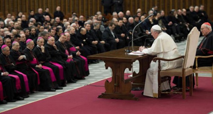 El primer deber de la Iglesia es proclamar la misericordia de Dios, dice el Papa al final del Sínodo