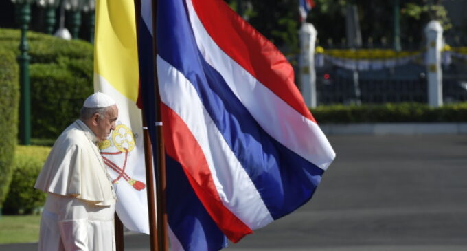 Tailandia: Francisco visita en privado al rey “Rama X”, coronado este mismo año