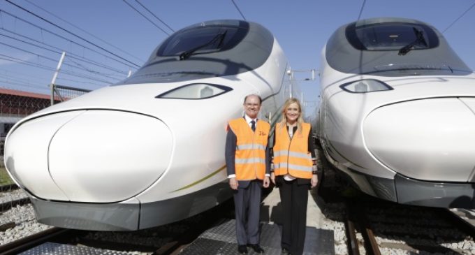 Cifuentes visita la factoría de Talgo, que exporta I+D+i en el sector del transporte a todo el mundo