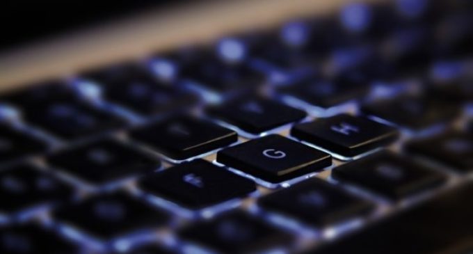Idolatría Contemporánea que se manifiesta en diferentes formas, la tecnología, el intelectualismo y la ciencia