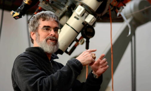 Guy Consolmagno: «Es una herejía leer la Biblia como un texto científico»