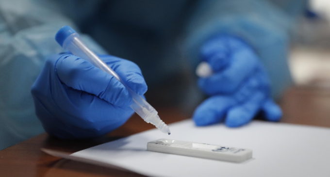 Madrid amplía a otras 14 zonas básicas de salud la realización de test de antígenos
