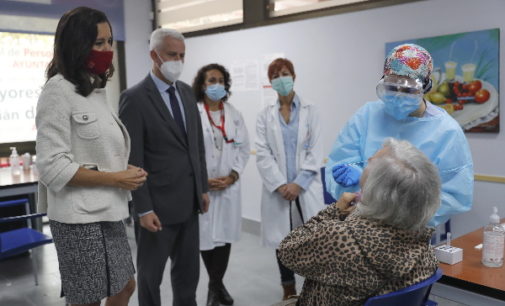 La Comunidad destaca la rapidez y la fiabilidad de los test de antígenos que se están realizando en 12 nuevas áreas sanitarias madrileñas