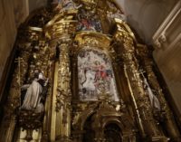 El retablo mayor de la iglesia del Monasterio de las Trinitarias de Madrid recupera su esplendor