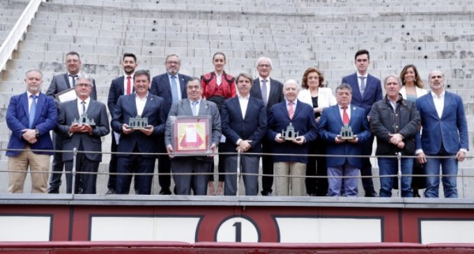 Garrido entrega los XIV Trofeos Puertas de Madrid de la Federación Taurina de la Comunidad