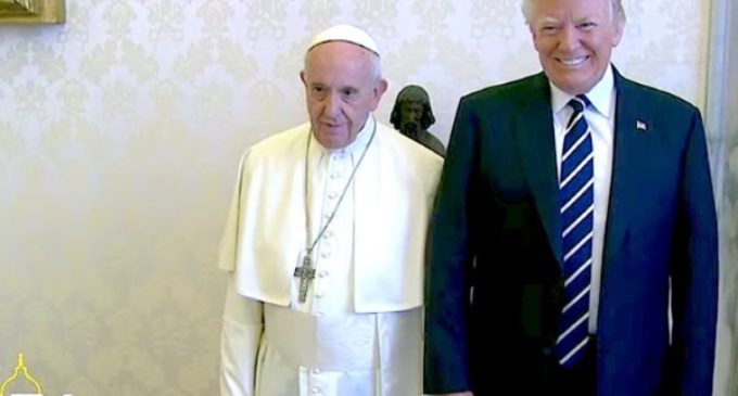 El Papa recibió a Trump en el Vaticano y conversan media hora a puerta cerrada