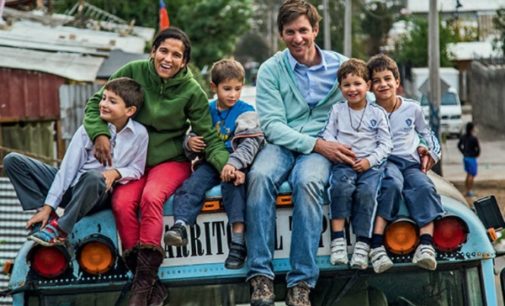 Un matrimonio, cinco hijos, 16 países y tres años evangelizando América Latina en un autobús escolar