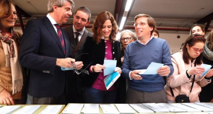 Una iniciativa del Parlamento madrileño permitirá votar por primera vez en España a 100.000 personas con discapacidad intelectual