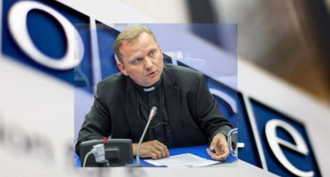 Urbańczyk: incluir a las comunidades religiosas y confesionales en el debate público
