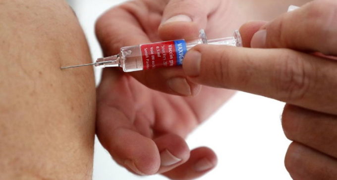 La Comunidad ha vacunado en seis semanas a más de 1.100.000 madrileños frente a la gripe, la cobertura más alta de la historia