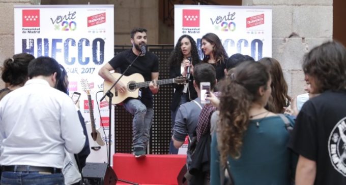 50 usuarios del Abono Joven viven junto a Cristina Cifuentes el encuentro de ‘Ventex20’ con el cantante Huecco