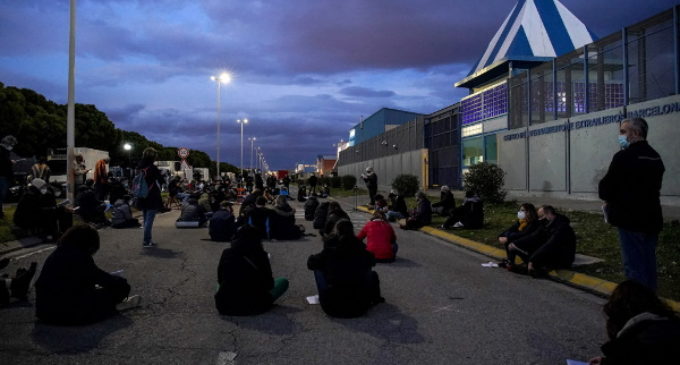 La pandemia agrava las condiciones de los migrantes en los CIE, que se cerraron durante la primera ola