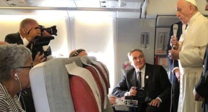 Vuelo a Mozambique: El Papa invita a orar por las víctimas del huracán en las Bahamas