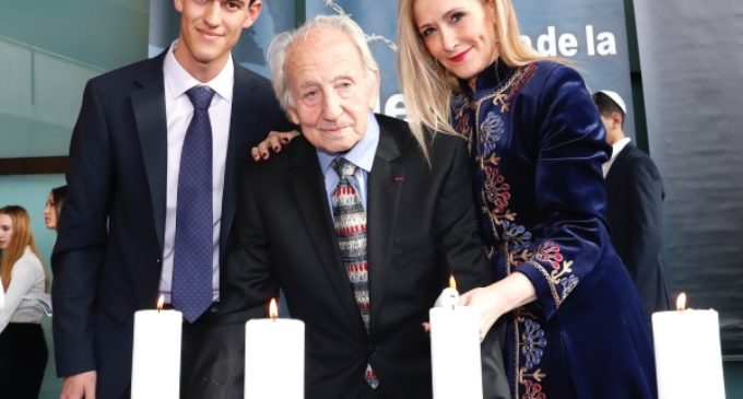 Cifuentes reafirma el compromiso de la Comunidad con la dignidad y la memoria de las víctimas del Holocausto