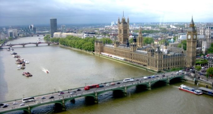 Francisco reza por las víctimas del atentado en Londres