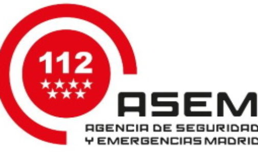 Los Bomberos de la Comunidad de Madrid desinfectan las ambulancias del SUMMA tras los traslados de pacientes con coronavirus