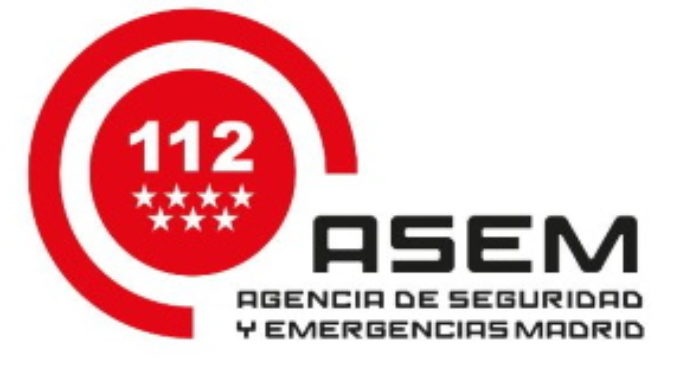 Los Bomberos de la Comunidad de Madrid desinfectan las ambulancias del SUMMA tras los traslados de pacientes con coronavirus
