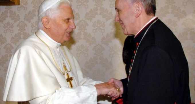 Francisco reitera la actualidad de la primera encíclica de Benedicto XVI: »Deus caritas est»