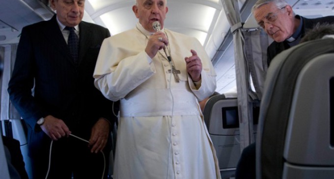 El Papa habla con los periodistas en el vuelo de regreso a Roma: »Nunca doy nada por perdido»